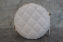 Load image into Gallery viewer, CHANEL Matelasse round chain shoulder bag Lambskin White/Gold hadware Shoulder bag 600100148