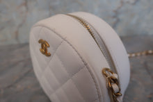 Load image into Gallery viewer, CHANEL Matelasse round chain shoulder bag Lambskin White/Gold hadware Shoulder bag 600100148