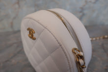 画像をギャラリービューアに読み込む, CHANEL/シャネル マトラッセラウンドチェーンショルダーバッグ ラムスキン ホワイト/ゴールド金具 ショルダーバッグ 600100148