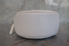 Load image into Gallery viewer, CHANEL Matelasse round chain shoulder bag Lambskin White/Gold hadware Shoulder bag 600100148