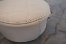 Load image into Gallery viewer, CHANEL Matelasse round chain shoulder bag Lambskin White/Gold hadware Shoulder bag 600100148