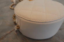 Load image into Gallery viewer, CHANEL Matelasse round chain shoulder bag Lambskin White/Gold hadware Shoulder bag 600100148