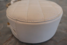 Load image into Gallery viewer, CHANEL Matelasse round chain shoulder bag Lambskin White/Gold hadware Shoulder bag 600100148