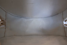 Load image into Gallery viewer, CHANEL Matelasse round chain shoulder bag Lambskin White/Gold hadware Shoulder bag 600100148