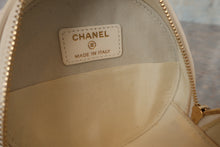 Load image into Gallery viewer, CHANEL Matelasse round chain shoulder bag Lambskin White/Gold hadware Shoulder bag 600100148