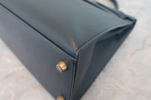 Load image into Gallery viewer, HERMES KELLY 32 Graine Couchevel leather Navy 〇V Engraving Shoulder bag 800070087