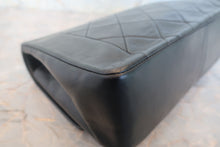 Load image into Gallery viewer, CHANEL Diana matelasse chain shoulder bag Lambskin Black/Gold hadware Shoulder bag 700120103