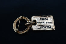 將圖片載入圖庫檢視器 CHANEL/シャネル ロゴブローチ 金メッキ ゴールド ブローチ300070146