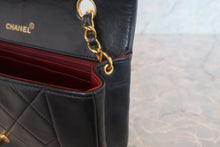 Load image into Gallery viewer, CHANEL Diana matelasse chain shoulder bag Lambskin Black/Gold hadware Shoulder bag 700120103