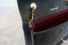 Load image into Gallery viewer, CHANEL Diana matelasse chain shoulder bag Lambskin Black/Gold hadware Shoulder bag 700120103