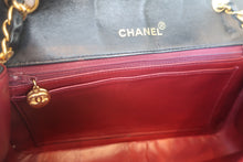 Load image into Gallery viewer, CHANEL Diana matelasse chain shoulder bag Lambskin Black/Gold hadware Shoulder bag 700120103