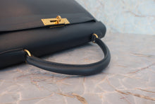 Load image into Gallery viewer, HERMES KELLY 32 Graine Couchevel leather Navy 〇V Engraving Shoulder bag 800070087
