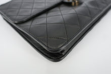 Load image into Gallery viewer, CHANEL Matelasse Chain shoulder bag Lambskin Black/Gold hardware Shoulder bag 800090232
