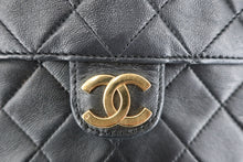 Load image into Gallery viewer, CHANEL Matelasse Chain shoulder bag Lambskin Black/Gold hardware Shoulder bag 800090232