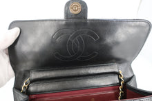 Load image into Gallery viewer, CHANEL Matelasse Chain shoulder bag Lambskin Black/Gold hardware Shoulder bag 800090232