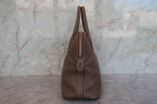 Load image into Gallery viewer, HERMES/BOLIDE 31 Clemence leather Etoupe gray □K Engraving Hand bag 700060018