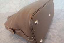Load image into Gallery viewer, HERMES/BOLIDE 31 Clemence leather Etoupe gray □K Engraving Hand bag 700060018