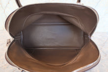 Load image into Gallery viewer, HERMES/BOLIDE 31 Clemence leather Etoupe gray □K Engraving Hand bag 700060018