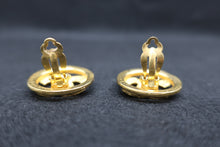 將圖片載入圖庫檢視器 CHANEL/シャネル ロゴイヤリング 金メッキ ゴールド イヤリング 300110080