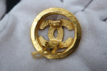 將圖片載入圖庫檢視器 CHANEL/シャネル ロゴイヤリング 金メッキ ゴールド イヤリング 300110080