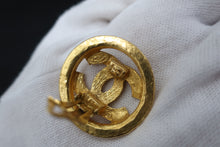 將圖片載入圖庫檢視器 CHANEL/シャネル ロゴイヤリング 金メッキ ゴールド イヤリング 300110080