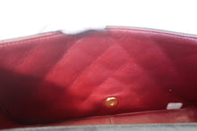 Load image into Gallery viewer, CHANEL Diana matelasse chain shoulder bag Lambskin Black/Gold hadware Shoulder bag 700120113