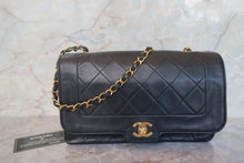 Load image into Gallery viewer, CHANEL Matelasse chain shoulder bag Lambskin Black/Gold hadware Shoulder bag 700120111