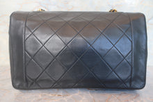 Load image into Gallery viewer, CHANEL Matelasse chain shoulder bag Lambskin Black/Gold hadware Shoulder bag 700120111