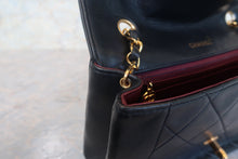 Load image into Gallery viewer, CHANEL Matelasse chain shoulder bag Lambskin Black/Gold hadware Shoulder bag 700120111