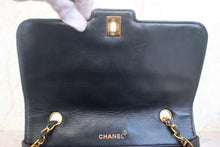 Load image into Gallery viewer, CHANEL Matelasse chain shoulder bag Lambskin Black/Gold hadware Shoulder bag 700120111