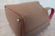 Load image into Gallery viewer, HERMES PICOTIN PM Bi-color Chevre myzore goatskim Etoupe gray/Rose shocking □K Engraving Hand bag 700050220