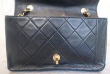Load image into Gallery viewer, CHANEL Matelasse chain shoulder bag Lambskin Black/Gold hadware Shoulder bag 700120111