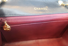 Load image into Gallery viewer, CHANEL Matelasse chain shoulder bag Lambskin Black/Gold hadware Shoulder bag 700120111