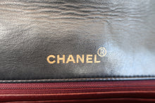 Load image into Gallery viewer, CHANEL Matelasse chain shoulder bag Lambskin Black/Gold hadware Shoulder bag 700120111