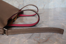 Load image into Gallery viewer, HERMES PICOTIN PM Bi-color Chevre myzore goatskim Etoupe gray/Rose shocking □K Engraving Hand bag 700050220