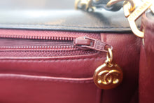 Load image into Gallery viewer, CHANEL Matelasse chain shoulder bag Lambskin Black/Gold hadware Shoulder bag 700120111
