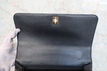 画像をギャラリービューアに読み込む, CHANEL/シャネル マトラッセ台形ハンドバッグ キャビアスキン ブラック/ゴールド金具 ハンドバッグ 800020270