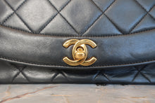 Load image into Gallery viewer, CHANEL Diana matelasse chain shoulder bag Lambskin Black/Gold hadware Shoulder bag 700120110