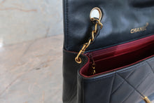 Load image into Gallery viewer, CHANEL Diana matelasse chain shoulder bag Lambskin Black/Gold hadware Shoulder bag 700120110