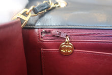 Load image into Gallery viewer, CHANEL Diana matelasse chain shoulder bag Lambskin Black/Gold hadware Shoulder bag 700120110