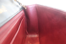 Load image into Gallery viewer, CHANEL Diana matelasse chain shoulder bag Lambskin Black/Gold hadware Shoulder bag 700120110