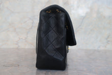 Load image into Gallery viewer, CHANEL Matelasse chain shoulder bag Lambskin Black/Gold hadware Shoulder bag 700120032