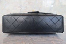Load image into Gallery viewer, CHANEL Matelasse chain shoulder bag Lambskin Black/Gold hadware Shoulder bag 700120032