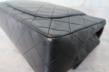 Load image into Gallery viewer, CHANEL Matelasse chain shoulder bag Lambskin Black/Gold hadware Shoulder bag 700120032