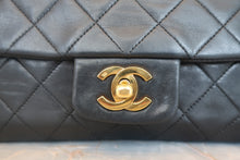 Load image into Gallery viewer, CHANEL Matelasse chain shoulder bag Lambskin Black/Gold hadware Shoulder bag 700120032