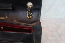 Load image into Gallery viewer, CHANEL Matelasse chain shoulder bag Lambskin Black/Gold hadware Shoulder bag 700120032