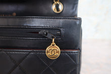 Load image into Gallery viewer, CHANEL Matelasse chain shoulder bag Lambskin Black/Gold hadware Shoulder bag 700120032