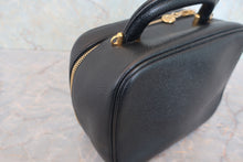 将图片加载到图库查看器,CHANEL/香奈儿 经典双C 化妆包 荔枝皮 Black/Gold hadware(黑色/金色金属) 化妆包 800040041