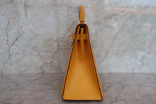 Load image into Gallery viewer, HERMES KELLY 32 Graine Couchevel leather Jaune 〇W Engraving Shoulder bag 700080175