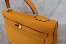 Load image into Gallery viewer, HERMES KELLY 32 Graine Couchevel leather Jaune 〇W Engraving Shoulder bag 700080175